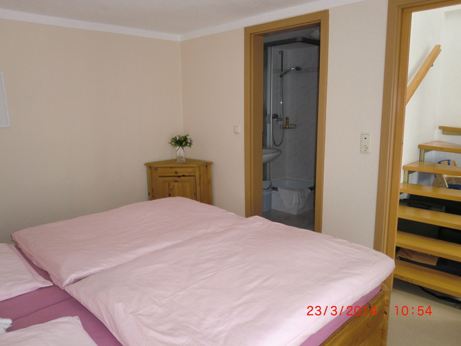 Ferienwohnung in Sellin - Sonnengl&uuml;ck in der Residenz Seeblick - Schlafzimmer mit Dusche und WC