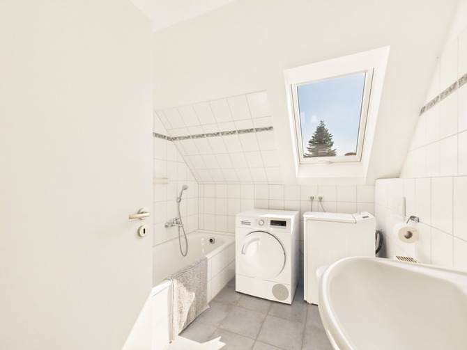 Ferienwohnung in Gro&szlig; Schwansee - Seeweg 20 - Badewanne und Dusche