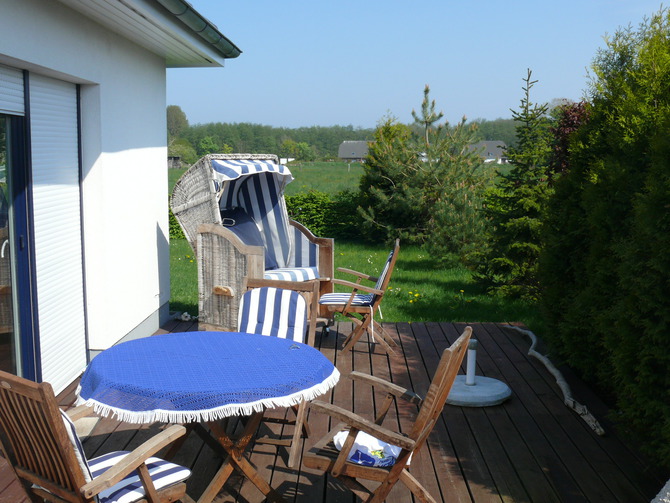Ferienhaus in Breege - Lindner - Fr&uuml;hst&uuml;ck auf der Terrasse