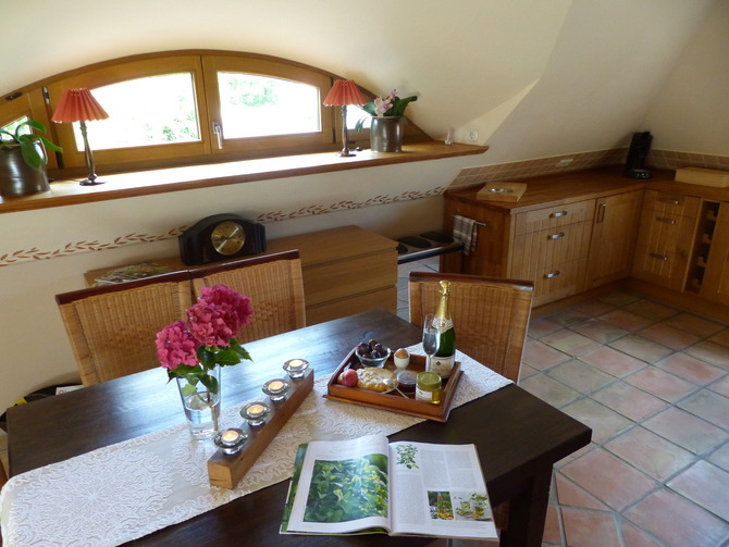 Ferienwohnung in Ribnitz-Damgarten - Zwischen Bodden & Ostsee - Wohnbereich mit K&uuml;che