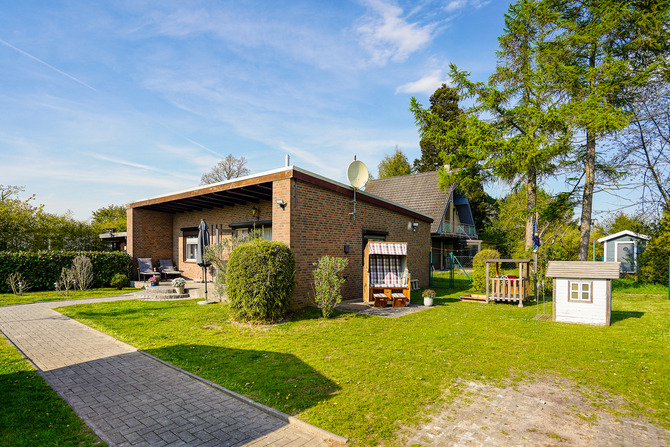 Bungalow in Lensterstrand - Schenk - Garten