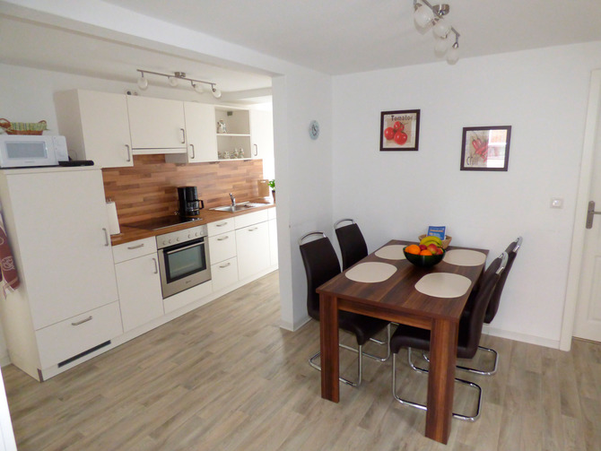 Ferienwohnung in Gr&ouml;mitz - Wohnung 2 - K&uuml;chenzeile mit Essplatz