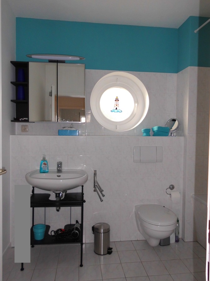 Ferienwohnung in K&uuml;hlungsborn - Strandstrasse-OstSeegarten - Bad mit Au&szlig;enfenster