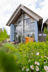 Ferienhaus in Heiligenhafen - Ostsee - Reetdachhaus Nr. 2 "S&Uuml;DSTRANDHUS" im Strand Resort - Bild 1