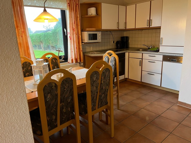 Ferienwohnung in Ostermade - Haus Meeresblick 5 (Ostermade) - K&uuml;che mit Esstisch