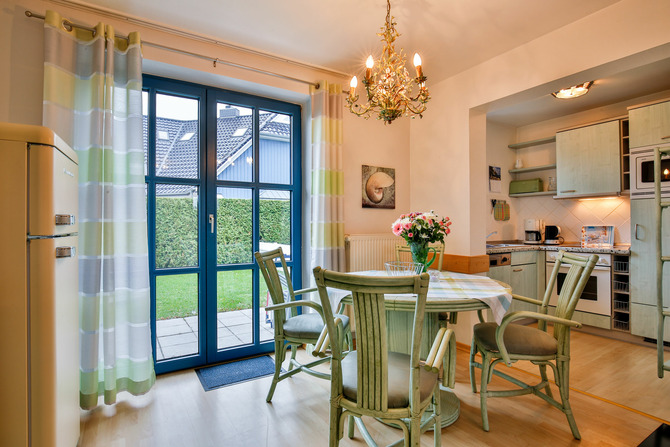 Ferienwohnung in Ostseeheilbad Zingst - Whg A, Ihr UrlaubsZuhause - K&uuml;che mit Essplatz