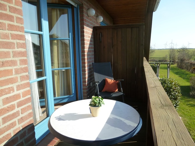Ferienwohnung in Fehmarn OT Petersdorf - Ferienwohnung Bartels Kiebitzweg mit Balkon - Windgesch&uuml;tzter Balkon in S&uuml;d-Westlage